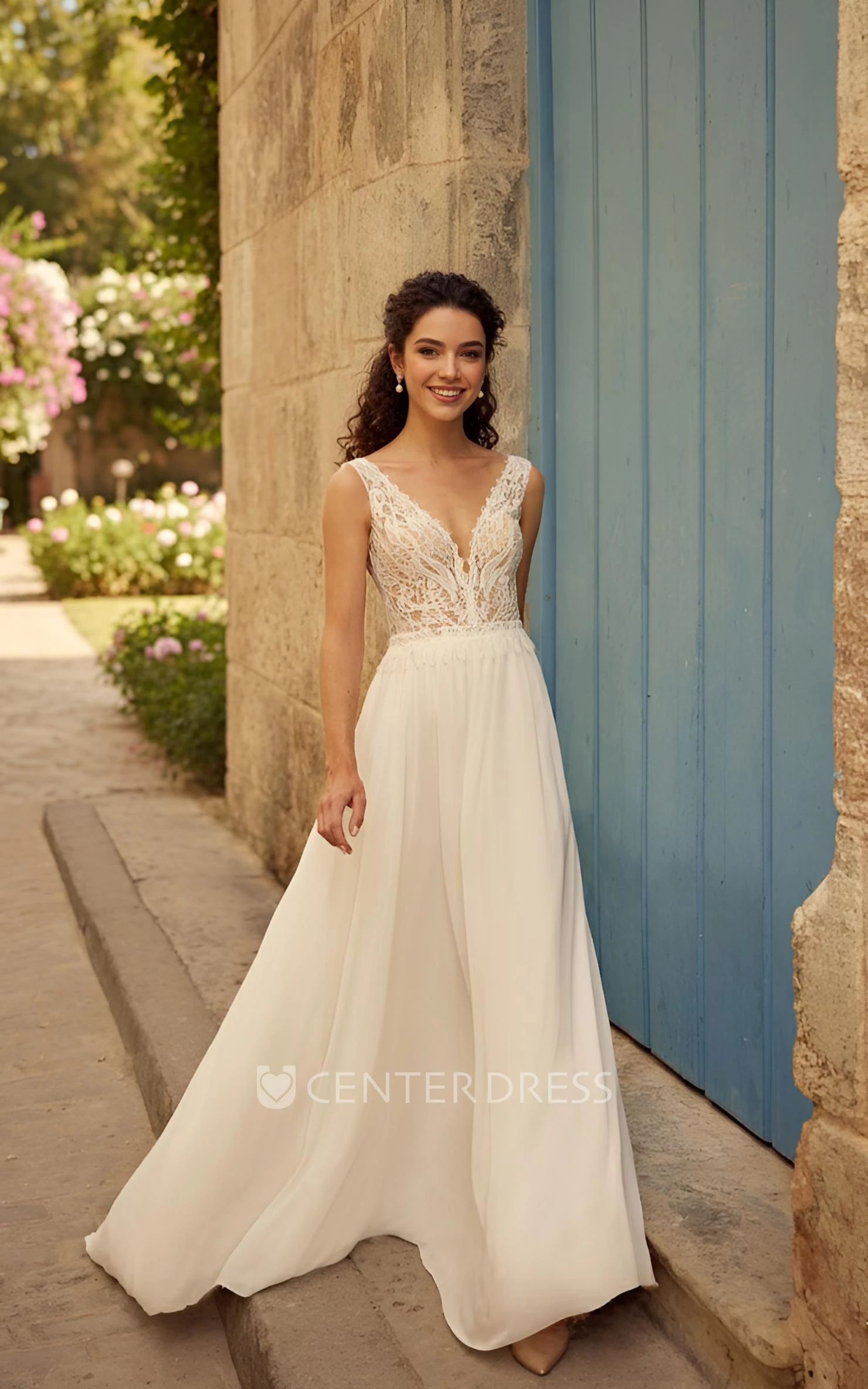 A-Line Bohemian Lace Wedding Dress Elegant V-Neck Sleeveless Bridal Gown