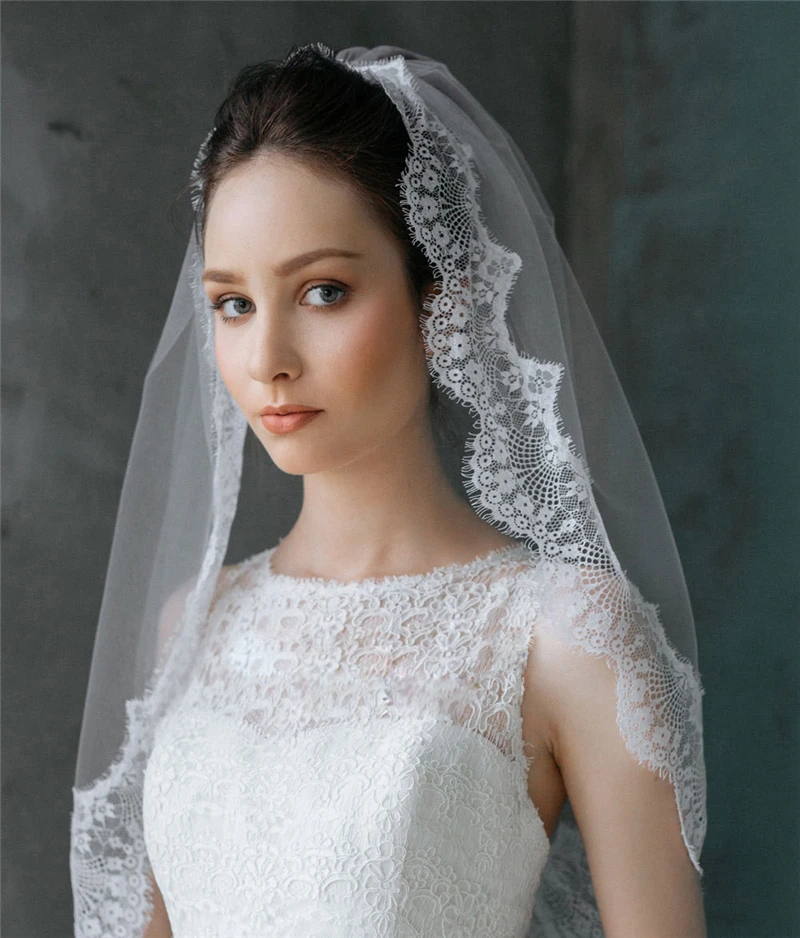 Short Tulle Lace Applique Bridal Veil