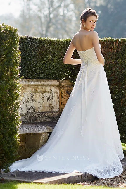 A-Line Appliqued Sweetheart Sleeveless Floor-Length Lace Wedding Dress