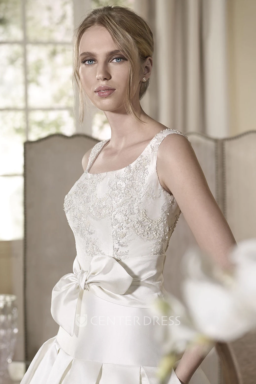 Ball Gown Long Sleeveless Square-Neck Appliqued Satin Wedding Dress With Bow