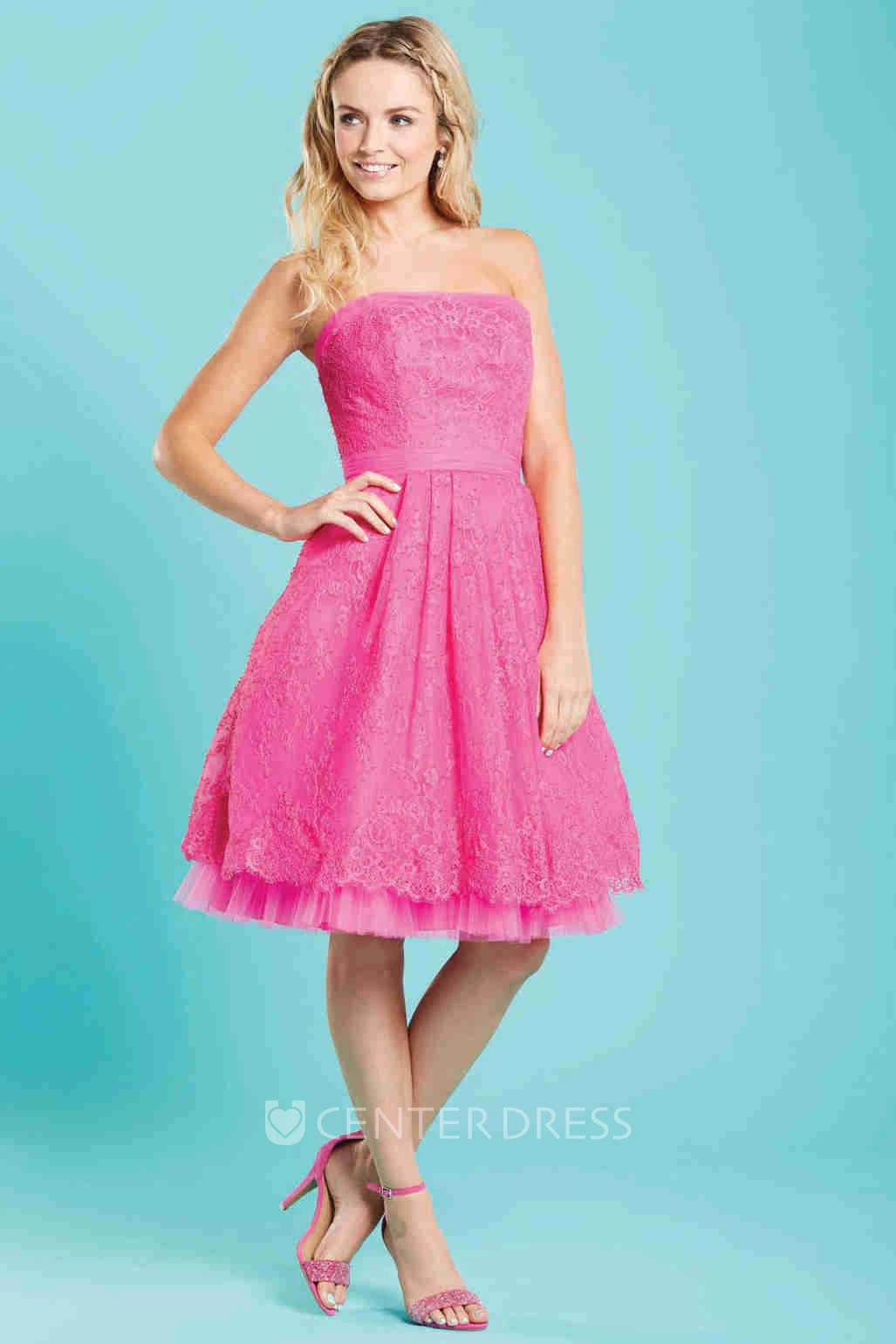 A-Line Knee-Length Strapless Lace&Tulle Bridesmaid Dress With Tiers And Zipper