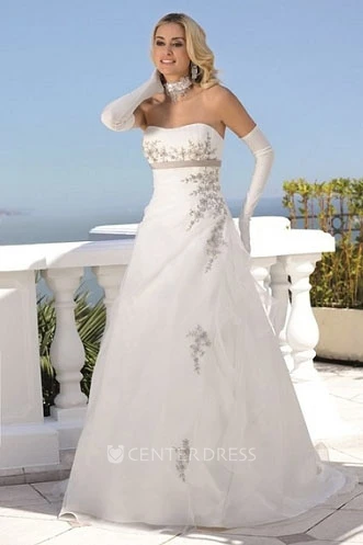 A-Line Maxi Strapless Appliqued Tulle Wedding Dress With Side Draping And Brush Train