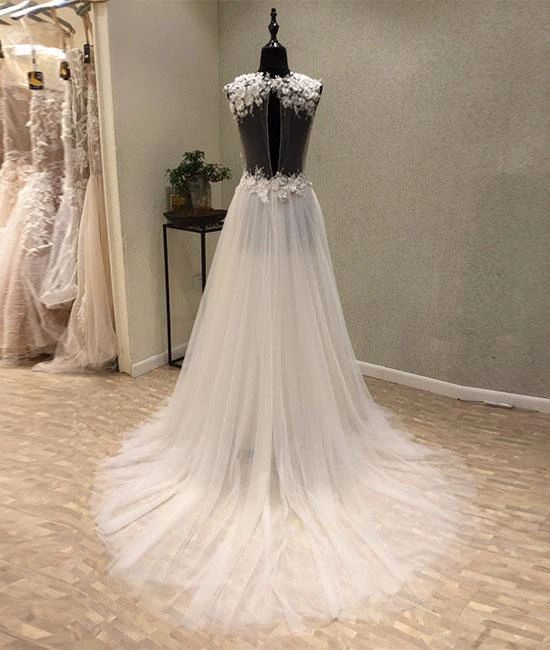 Enchanting V-neck Sleeveless Brush Train Tulle Wedding Dress with Appliques