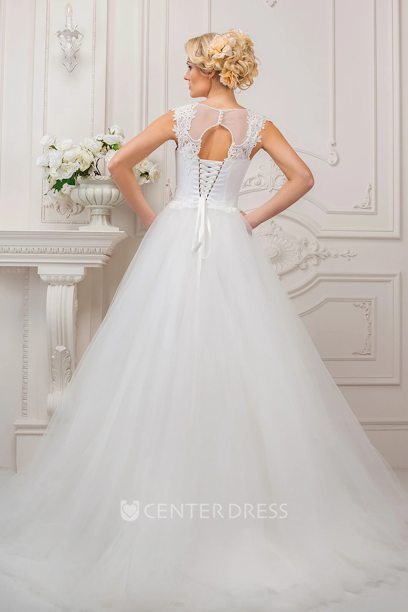 Ball Gown Floor-Length Jewel-Neck Appliqued Sleeveless Tulle Wedding Dress