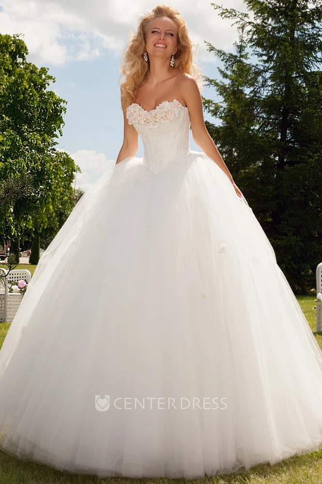 Long Sweetheart Floral Tulle Wedding Dress With Appliques