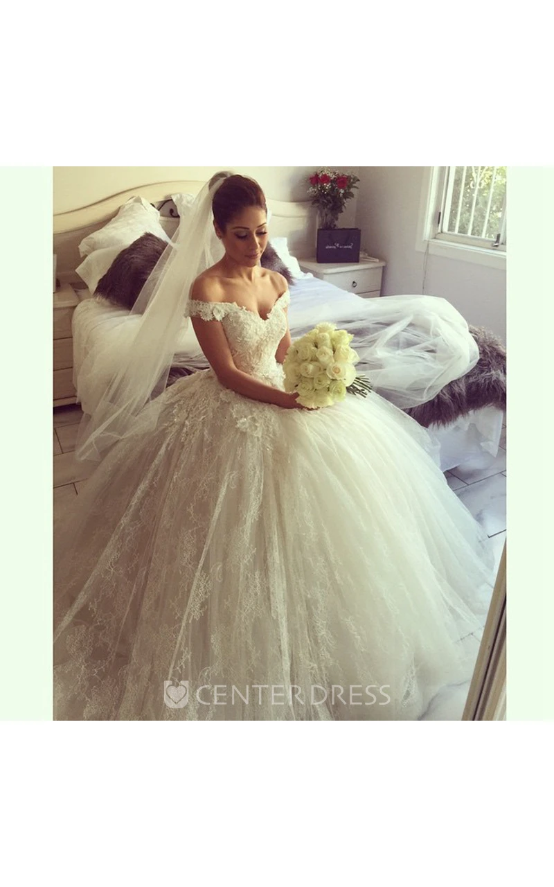 Short Sleeve V-neck Pleated Long Tulle Ball Gown With Lace Layer