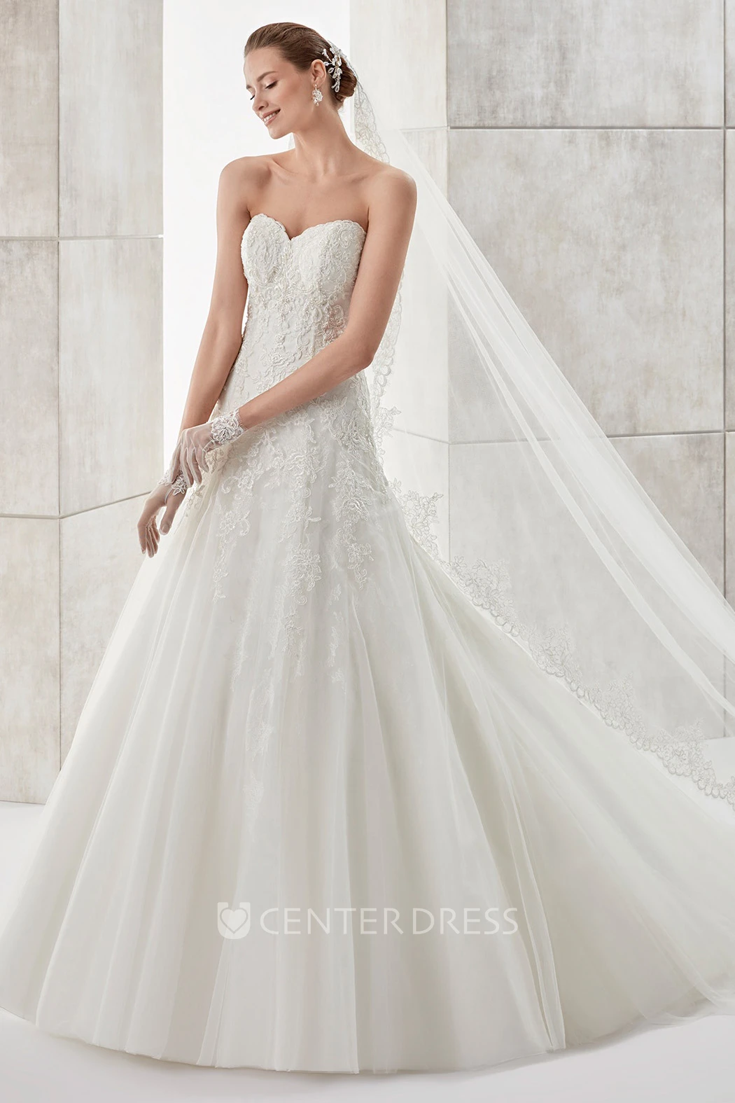 Sweetheart A-line Wedding Dress with Detachable Lace Coat