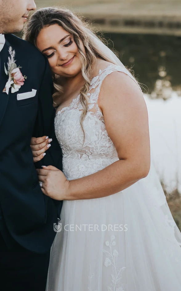 Elegant A-Line V-neck Sleeveless Lace Tulle Winter Wedding Dress With Illusion And Appliques