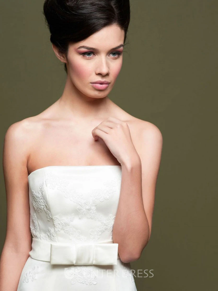 Floor-Length Strapless Appliqued Satin Spring Wedding Dress With Court Train And V Back