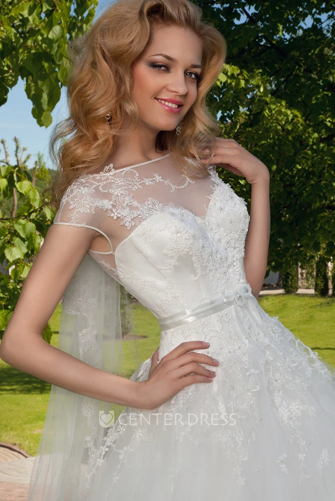 Ball Gown Sleeveless High Neck Tulle Wedding Dress With Keyhole