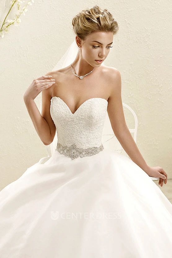 Ball Gown Jeweled Sweetheart Tulle Wedding Dress With Lace