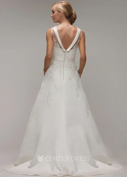 A-Line Appliqued Floor-Length Scoop-Neck Sleeveless Stretched Satin Wedding Dress With Waist Jewellery