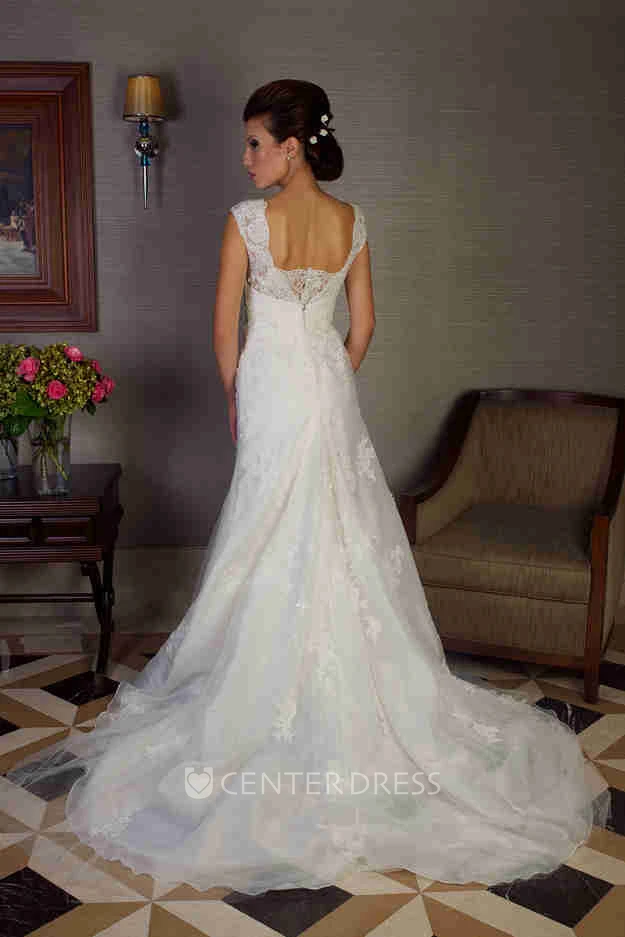 Trumpet Cap-Sleeve Appliqued V-Neck Long Lace Wedding Dress