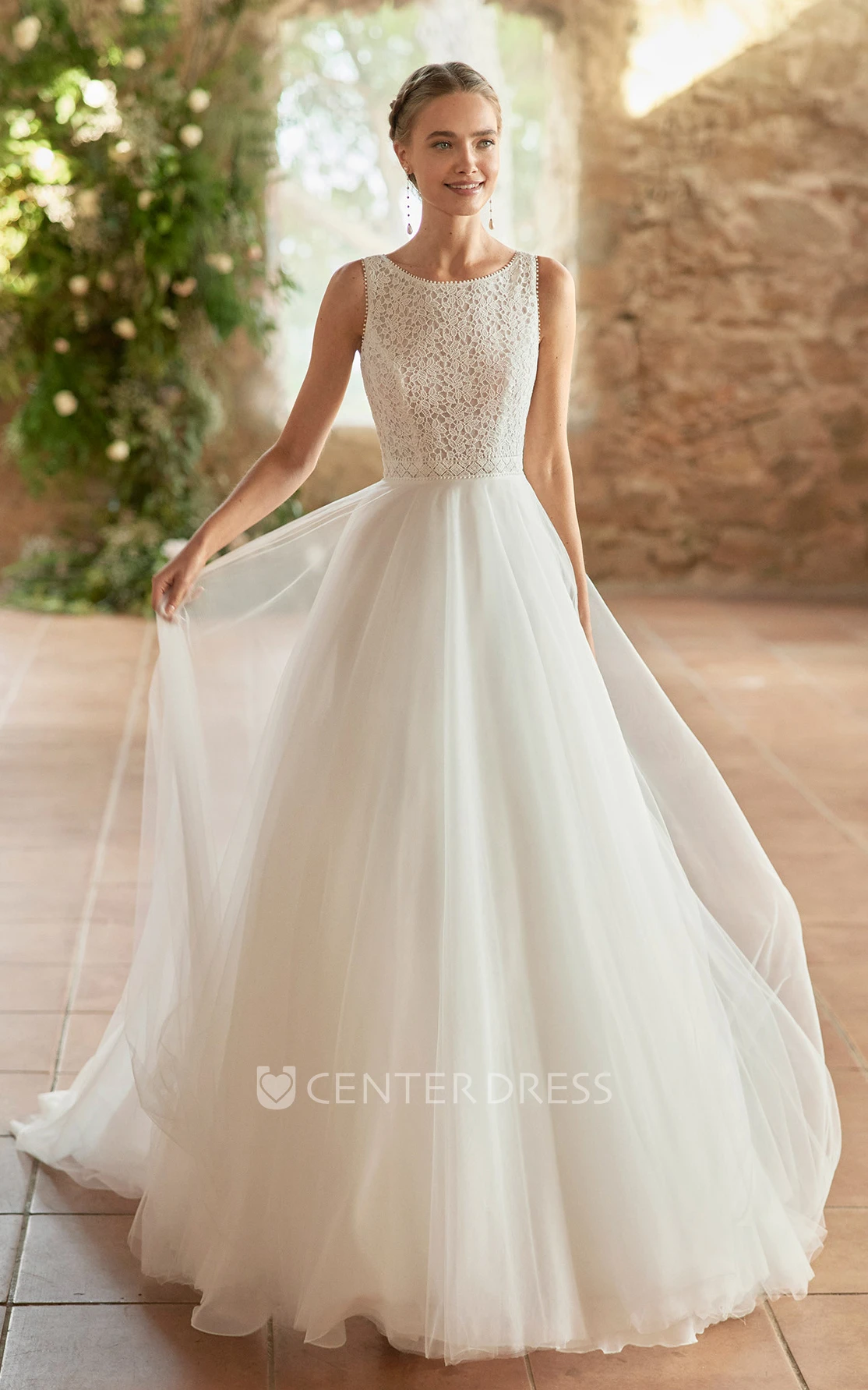 Modern O-Neck Lace Sleeveless Wedding Dresses Boho A-Line Tulle Sweep Train  Gown 