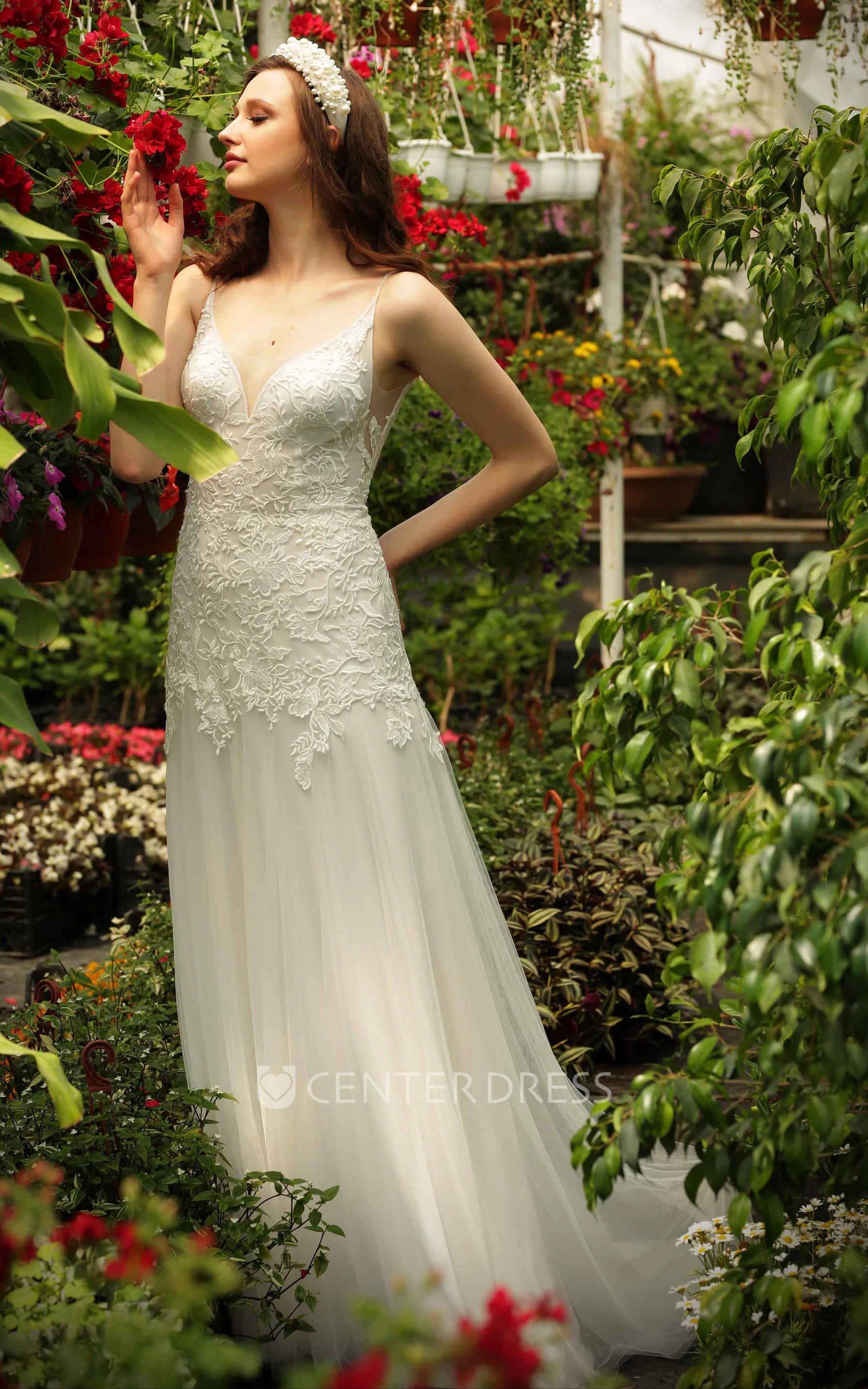 Bohemian Lace Brush Train Sleeveless A Line Spaghetti Wedding Dress with Appliques