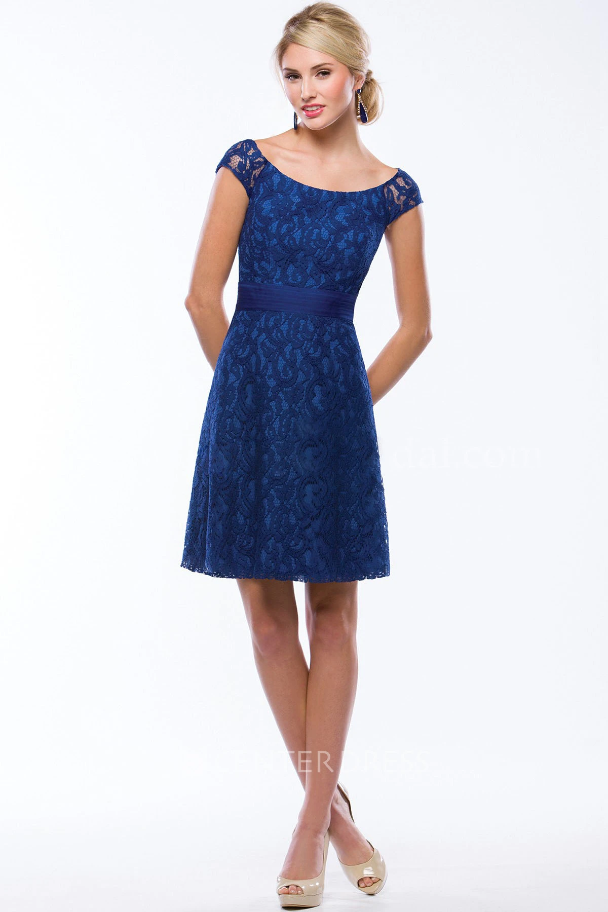 Cap-Sleeved A-Line Short Lace Bridesmaid Dress With Scoop Neck