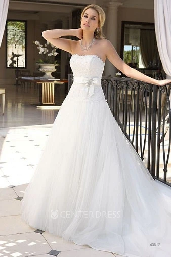 A-Line Appliqued Sleeveless Long Strapless Tulle Wedding Dress With Bow