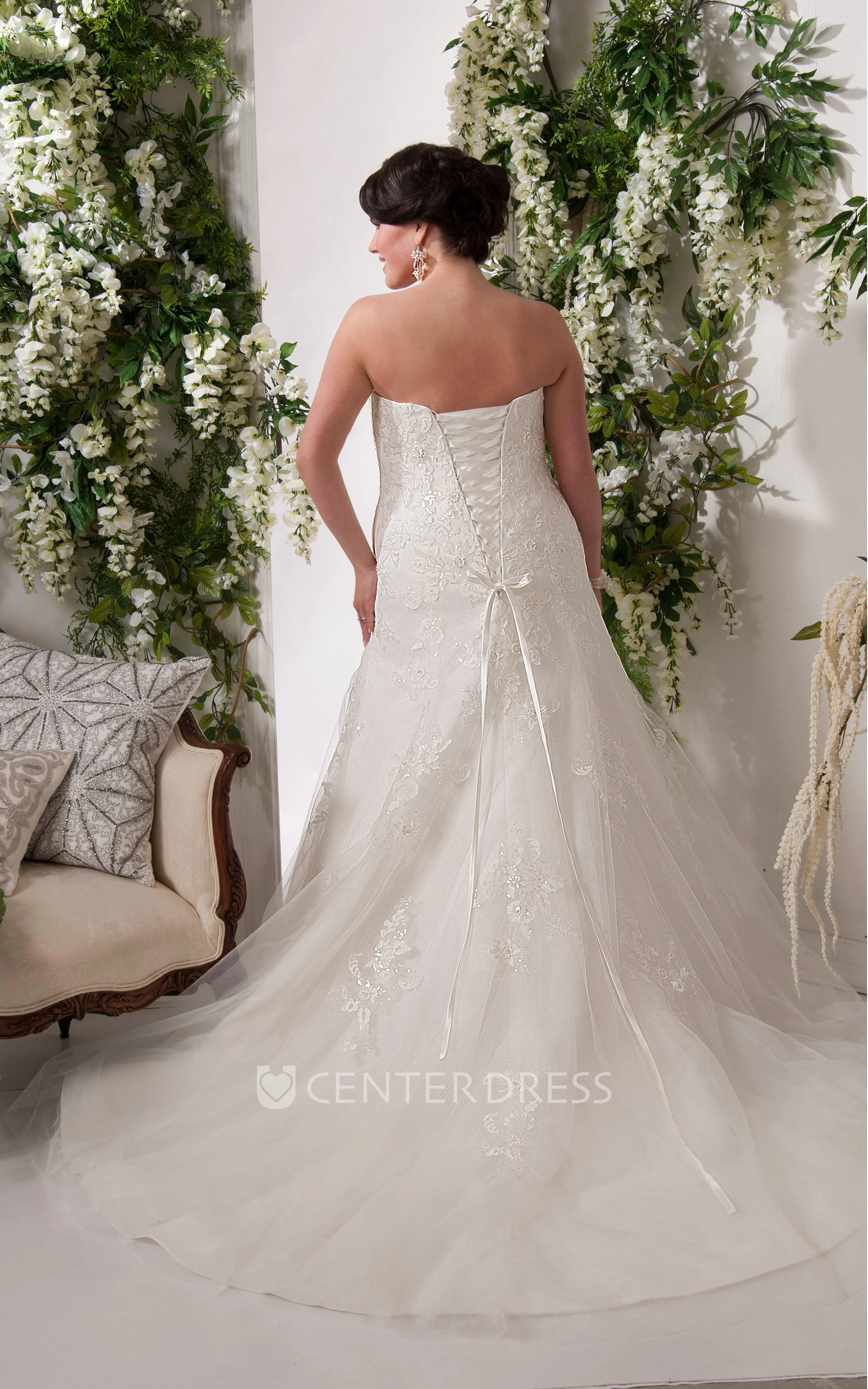 Sweetheart Appliqued Trumpet Dress With Brush Train
