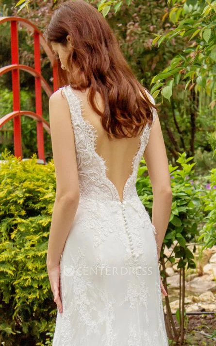 Romantic Sheath Sleeveless Court Train Lace Deep-V Back Wedding Dress with Appliques