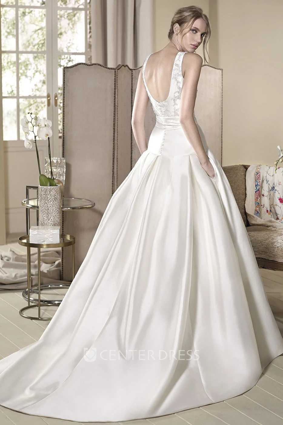Ball Gown Long Sleeveless Square-Neck Appliqued Satin Wedding Dress With Bow