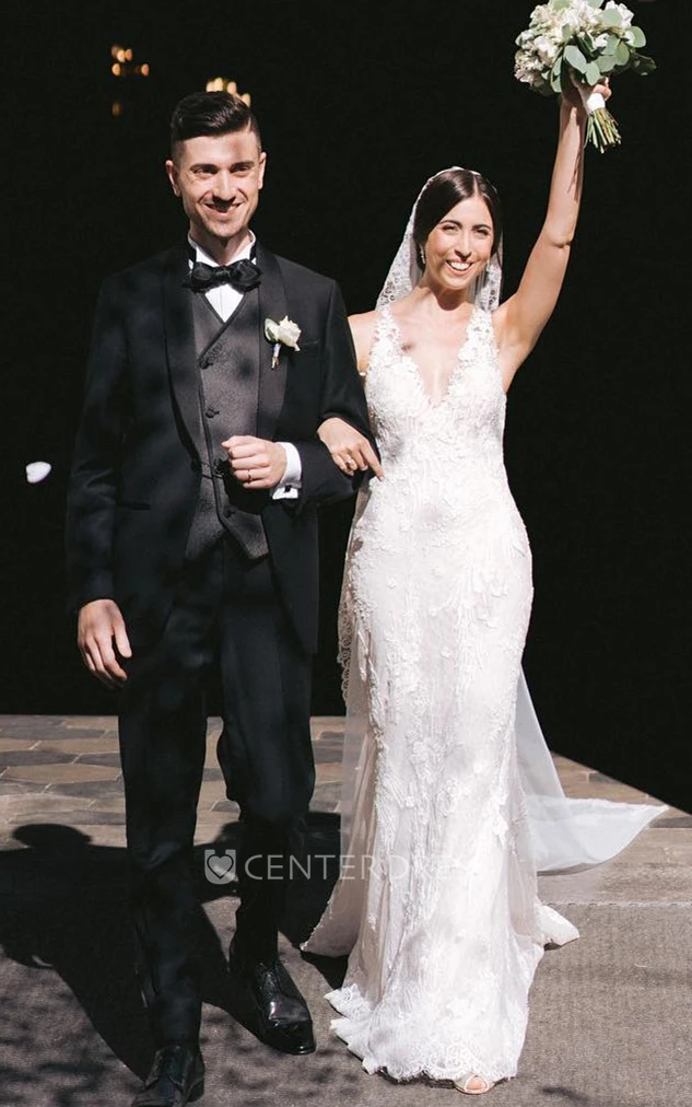 Sexy Mermaid V-neck Sweep Train Lace Tulle Wedding Dress with Appliques