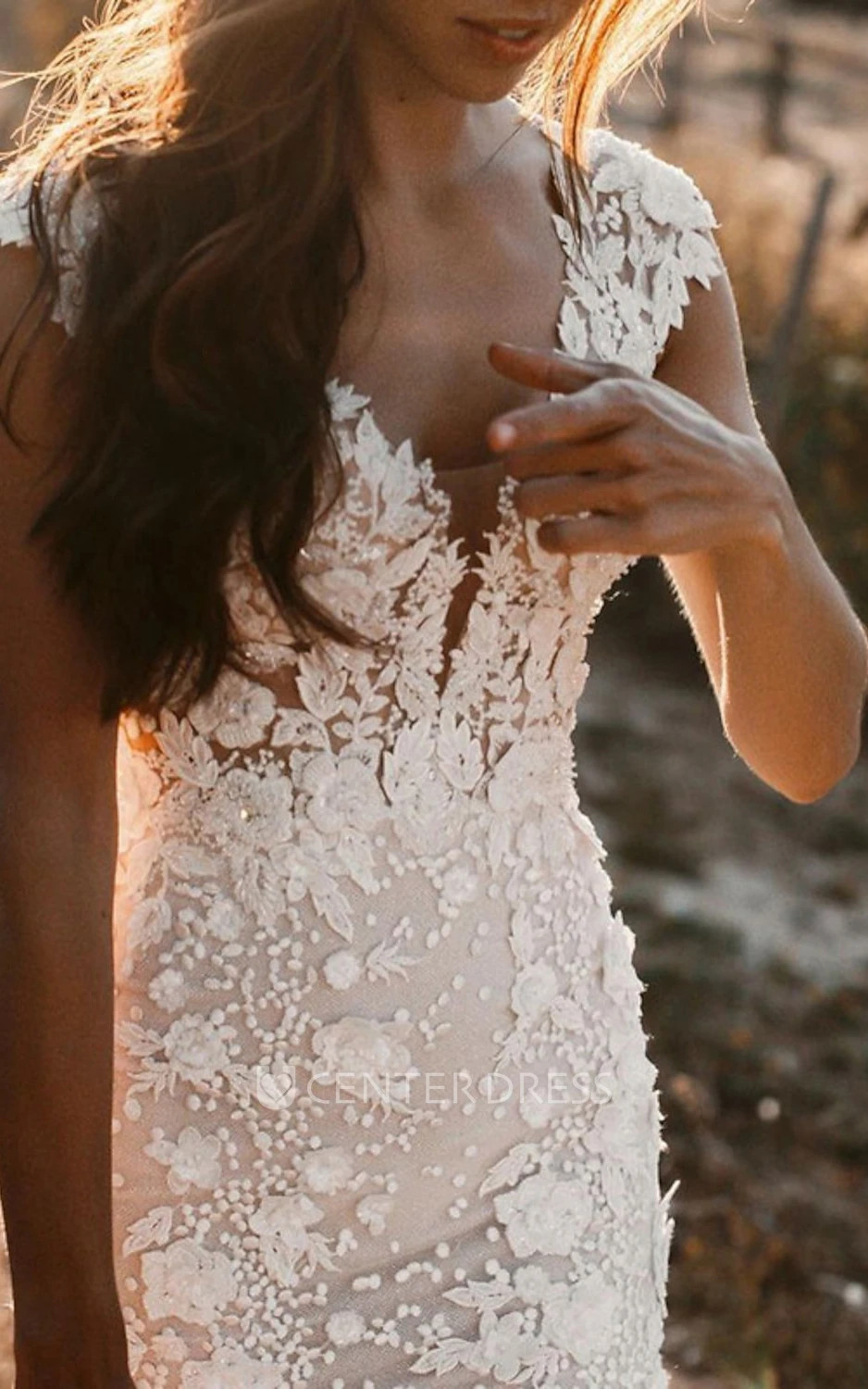 Elegant Lace Mermaid Wedding V-neck Appliques Sleeveless Country Open Back Dress