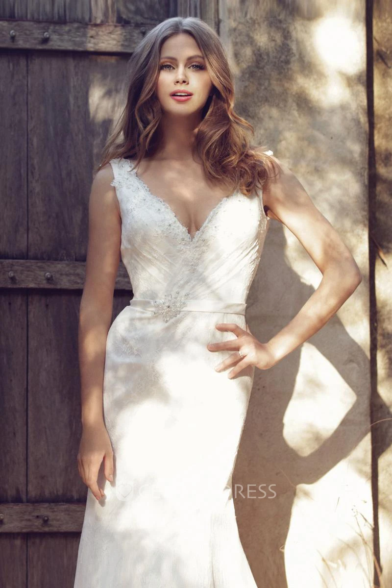 Trumpet Long-Sleeve Maxi V-Neck Lace Wedding Dress With Waist Jewellery And V Back