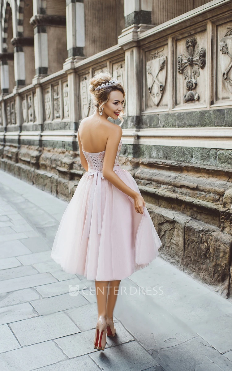 A-Line Knee-Length Sweetheart Sleeveless Tulle Appliques Pleats Lace-Up Dress
