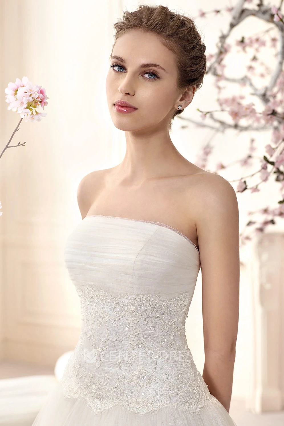A-Line Floor-Length Appliqued Strapless Sleeveless Tulle Wedding Dress With Pleats