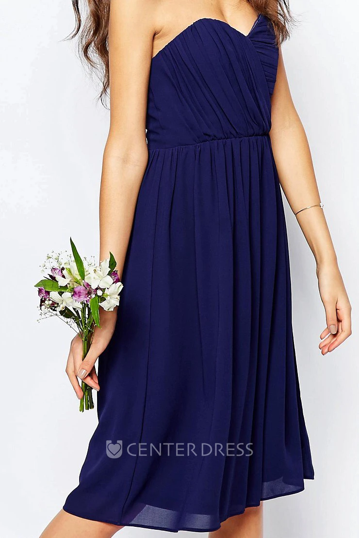A-Line Sweetheart Ruched Sleeveless Knee-Length Chiffon Bridesmaid Dress