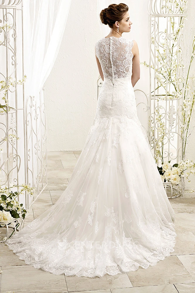 A-Line Floor-Length V-Neck Sleeveless Appliqued Lace Wedding Dress With Pleats