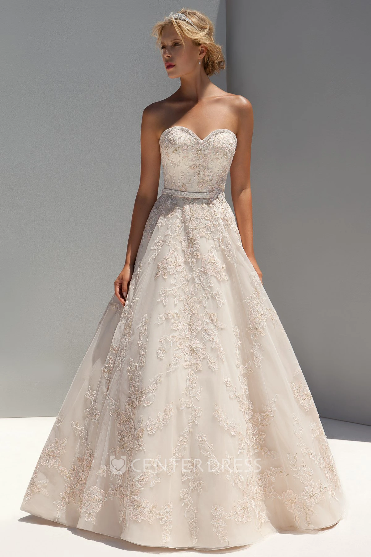 A-Line Sleeveless Appliqued Sweetheart Maxi Lace Wedding Dress With Beading