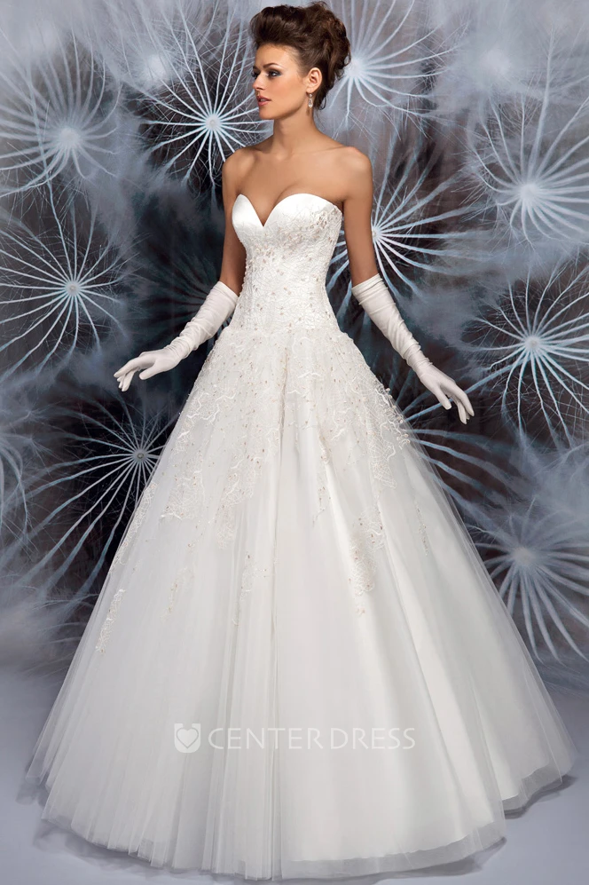 A-Line Sweetheart Appliqued Sleeveless Tulle Wedding Dress With Embroidery