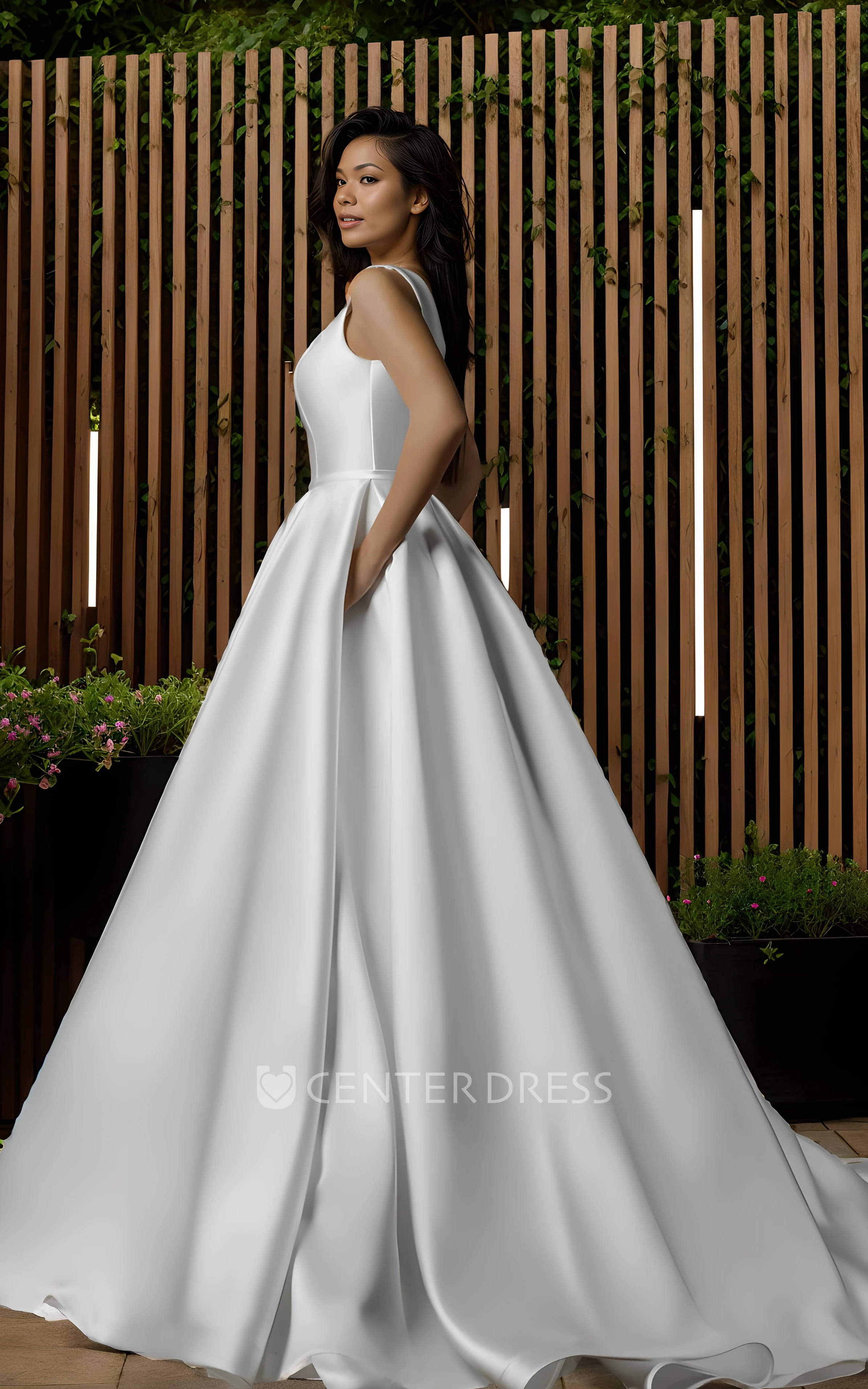 Fantasy Elegant A-Line Ball Gown Square Neckline Wedding Dress Minimalist Simple Plus Size Sleeveless Corset Back Floor Length Sweep Train Bridal Gown with Pocket