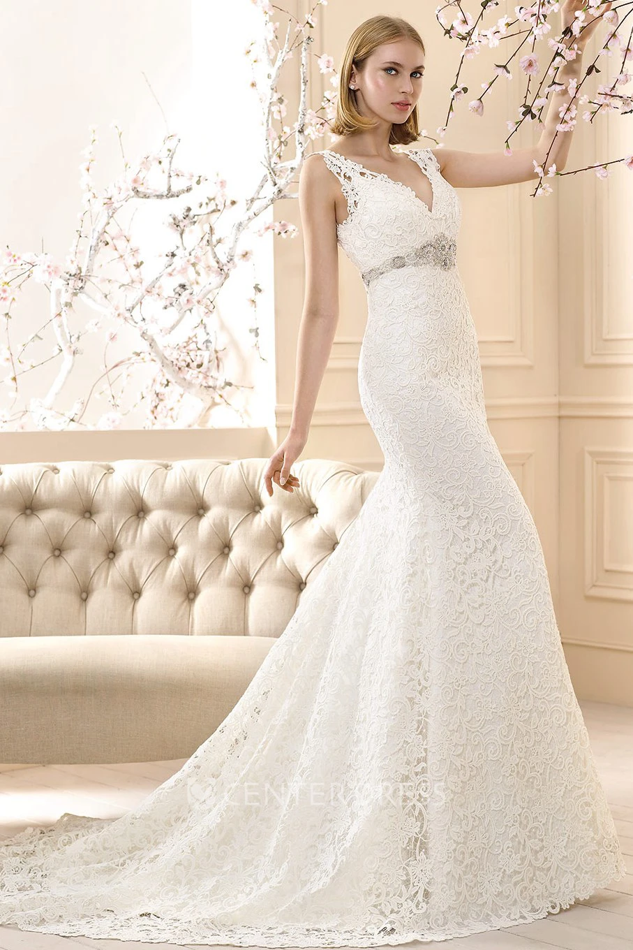 Sheath Sleeveless Floor-Length V-Neck Appliqued Lace Wedding Dress With Waist Jewellery