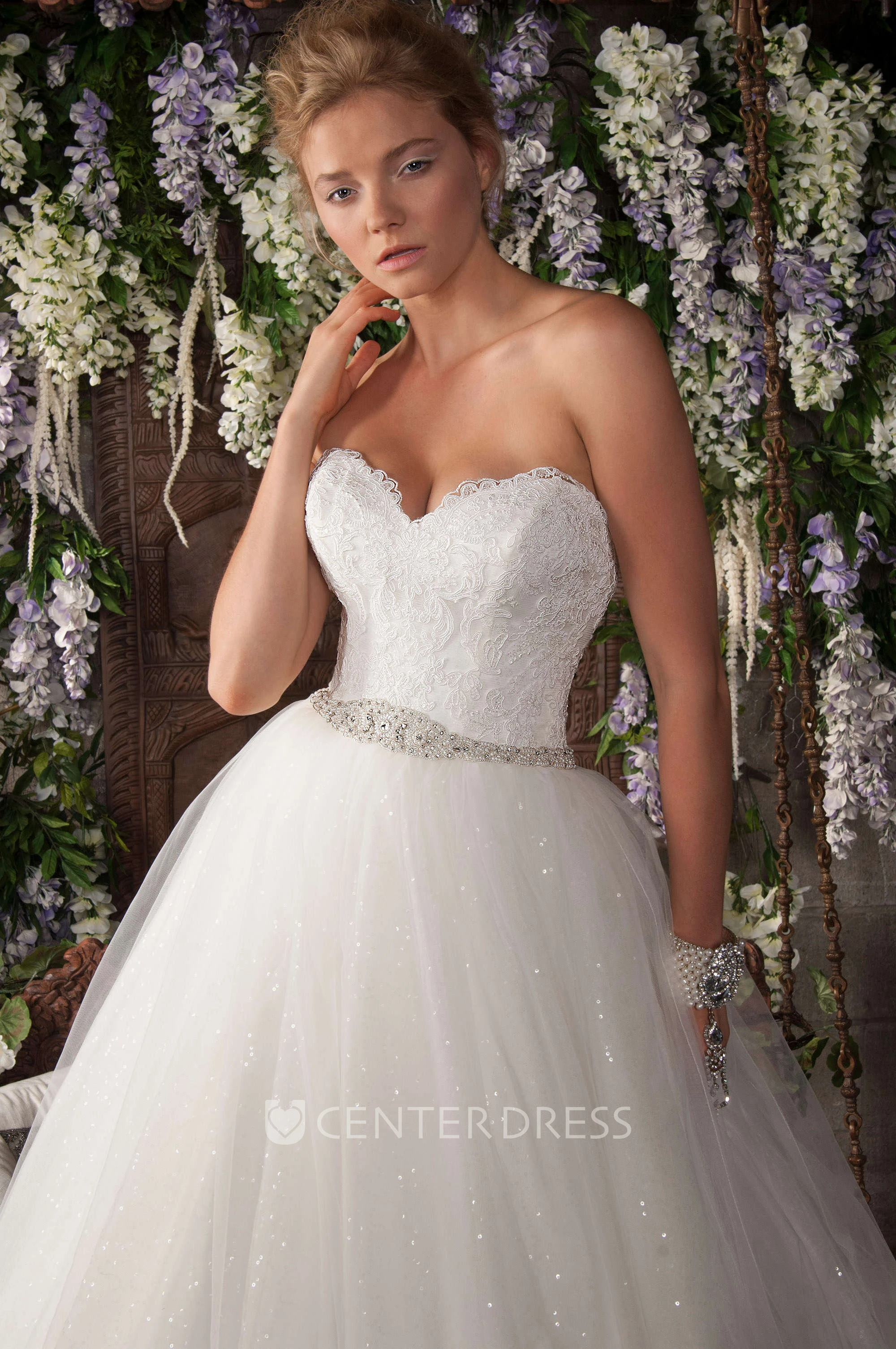 Trumpet Jewel-Neck Floor-Length Sleeveless Lace Wedding Dress With Appliques And Illusion