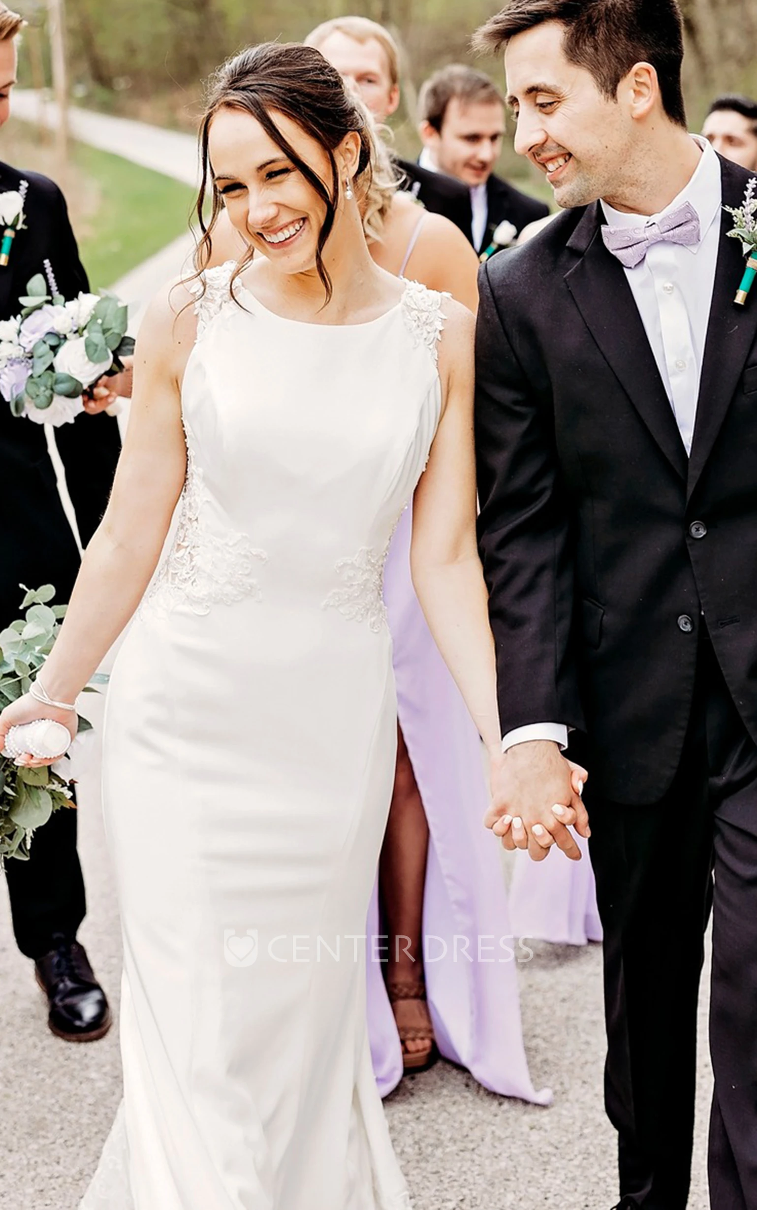 Jewel Neck Floor-length Mermaid Sleeveless Wedding Dress Bride Gowns with Appliques