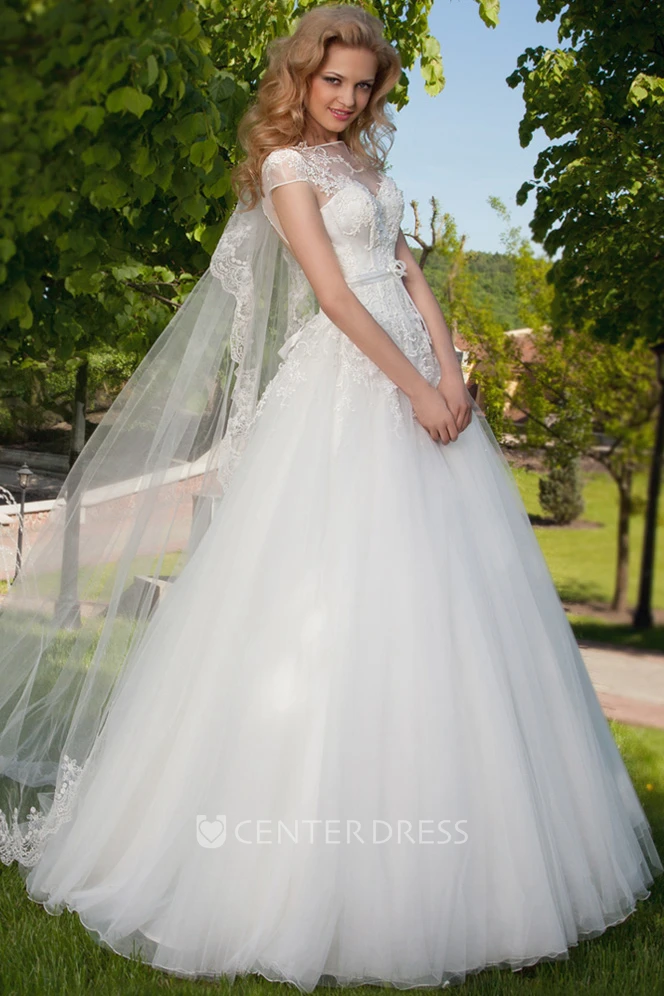 Ball Gown Sleeveless High Neck Tulle Wedding Dress With Keyhole
