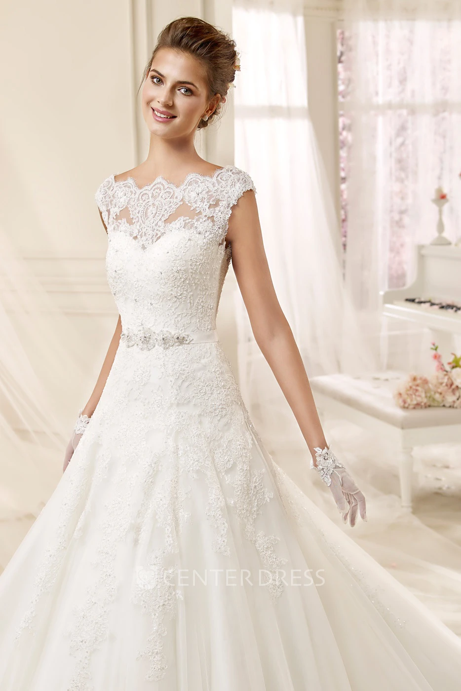 Scalloped-neck A-line Wedding Dress with Cap Sleeves and Appliques