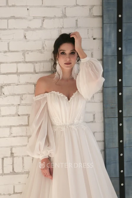 Elegant Sweetheart Chiffon Wedding Dress with 3/4 Off-shoulder Sleeves And Appliques