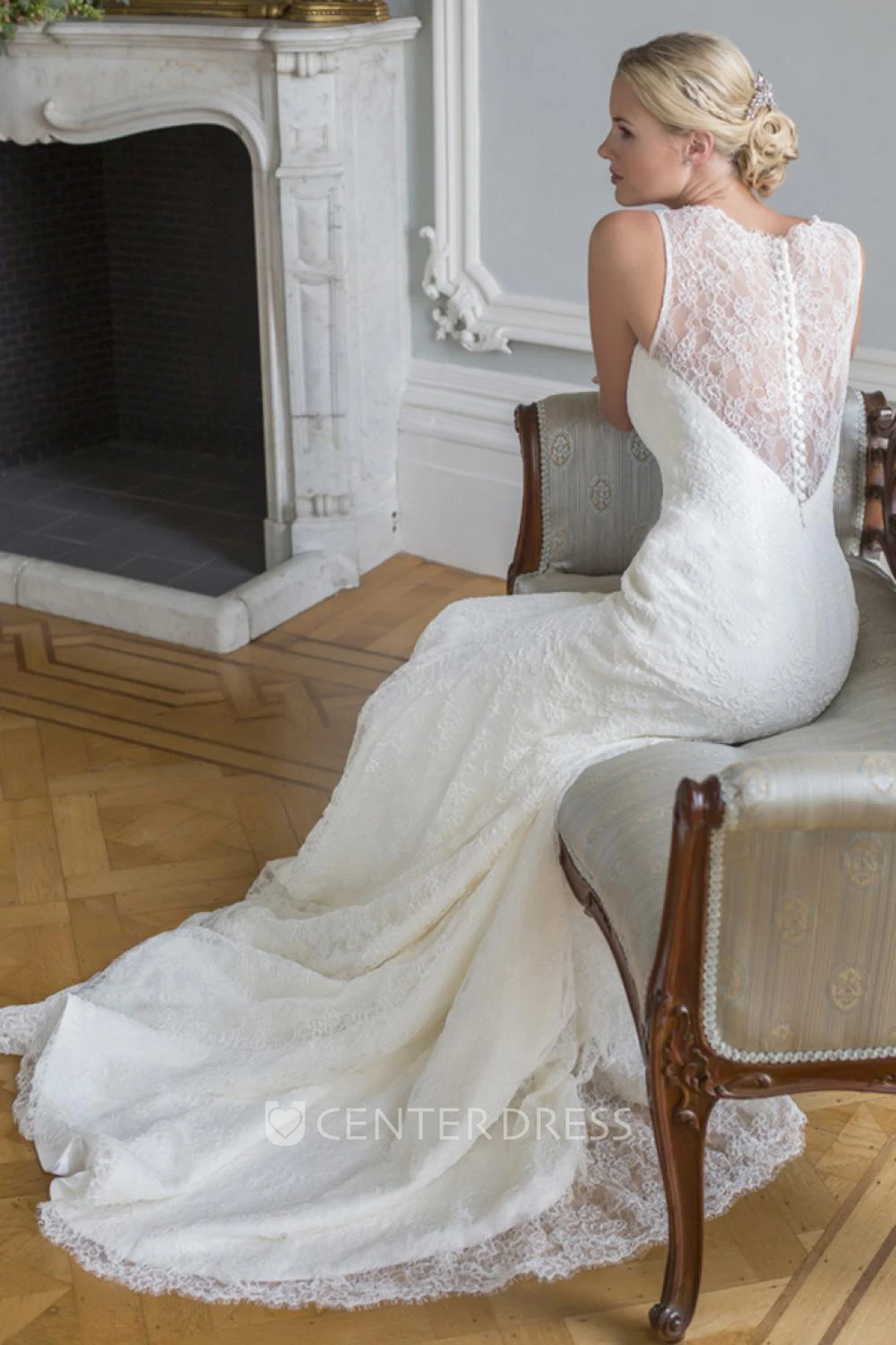 Sleeveless Scoop-Neck Lace Wedding Dress With Illusion