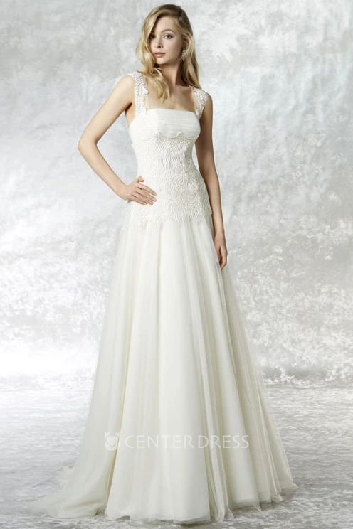 Square Floor-Length Appliqued Tulle Wedding Dress With Brush Train And V Back
