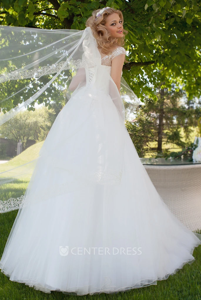 Ball Gown Scoop-Neck Cap-Sleeve Floor-Length Tulle Wedding Dress With Appliques And Corset Back