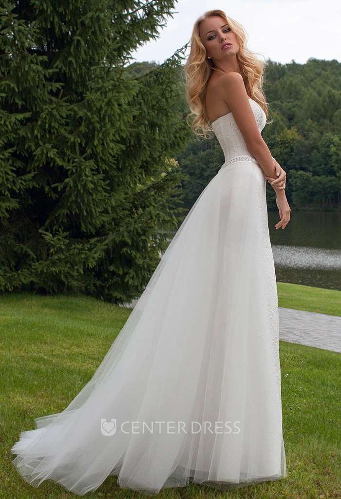 Appliqued Sleeveless Sweetheart Lace Spring Wedding Dress With Waist Jewellery