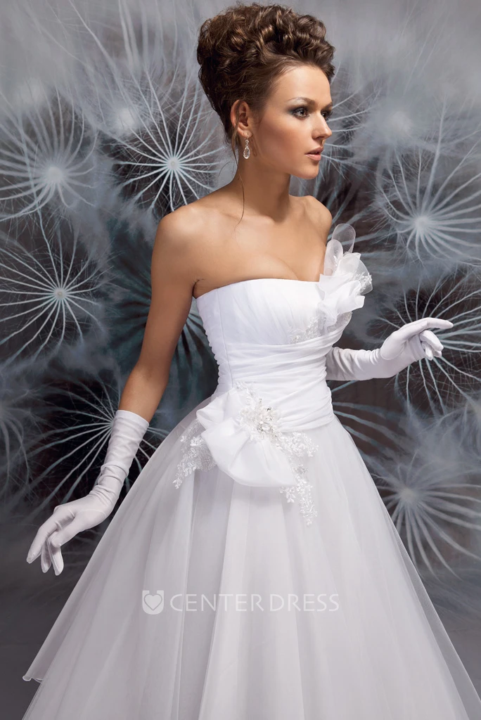 A-Line Ball-Gown Floor-Length Sleeveless Floral Strapless Tulle Wedding Dress With Appliques And Ruching