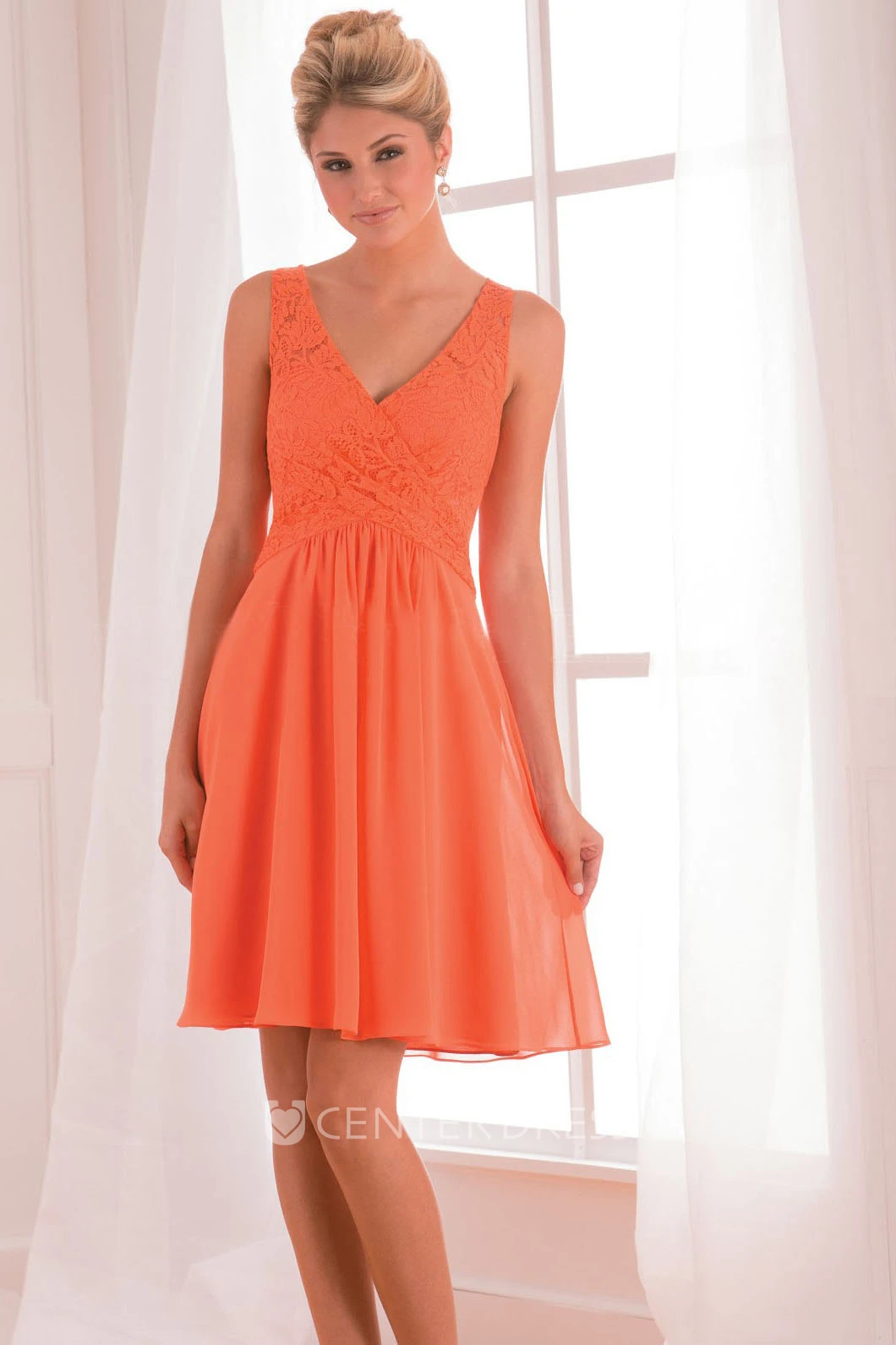 Sleeveless V-Neck Short Bridesmaid Dress With Lace Detail And Keyhole Back