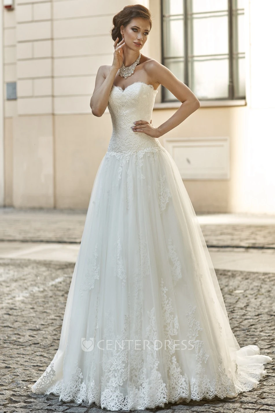 A-Line Appliqued Floor-Length Sleeveless Sweetheart Lace Wedding Dress With Pleats
