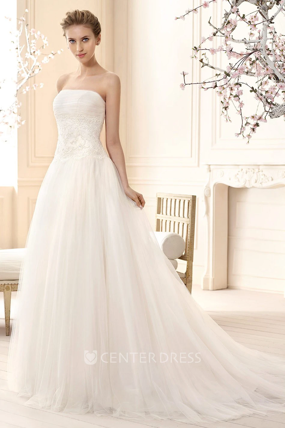 A-Line Floor-Length Appliqued Strapless Sleeveless Tulle Wedding Dress With Pleats