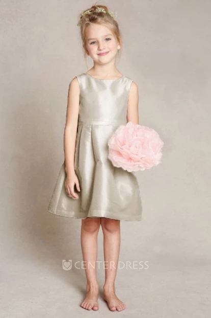A-Line Bowed Sleeveless Long Scoop-Neck Satin Flower Girl Dress