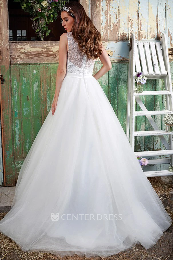 Ball Gown Sleeveless Sequined Scoop-Neck Floor-Length Tulle Wedding Dress With Bow